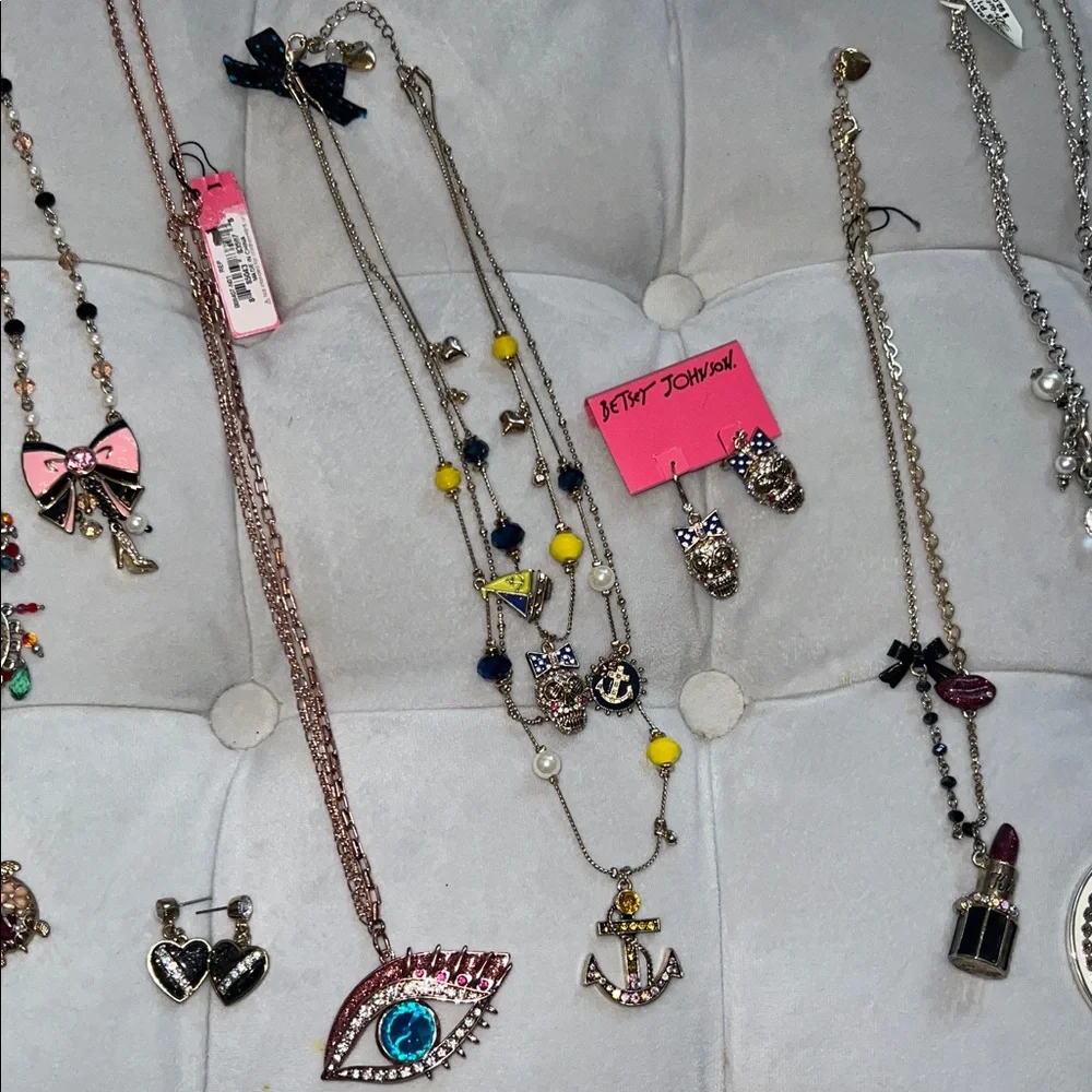 Collection of Jewelry - Picture 5 of 11